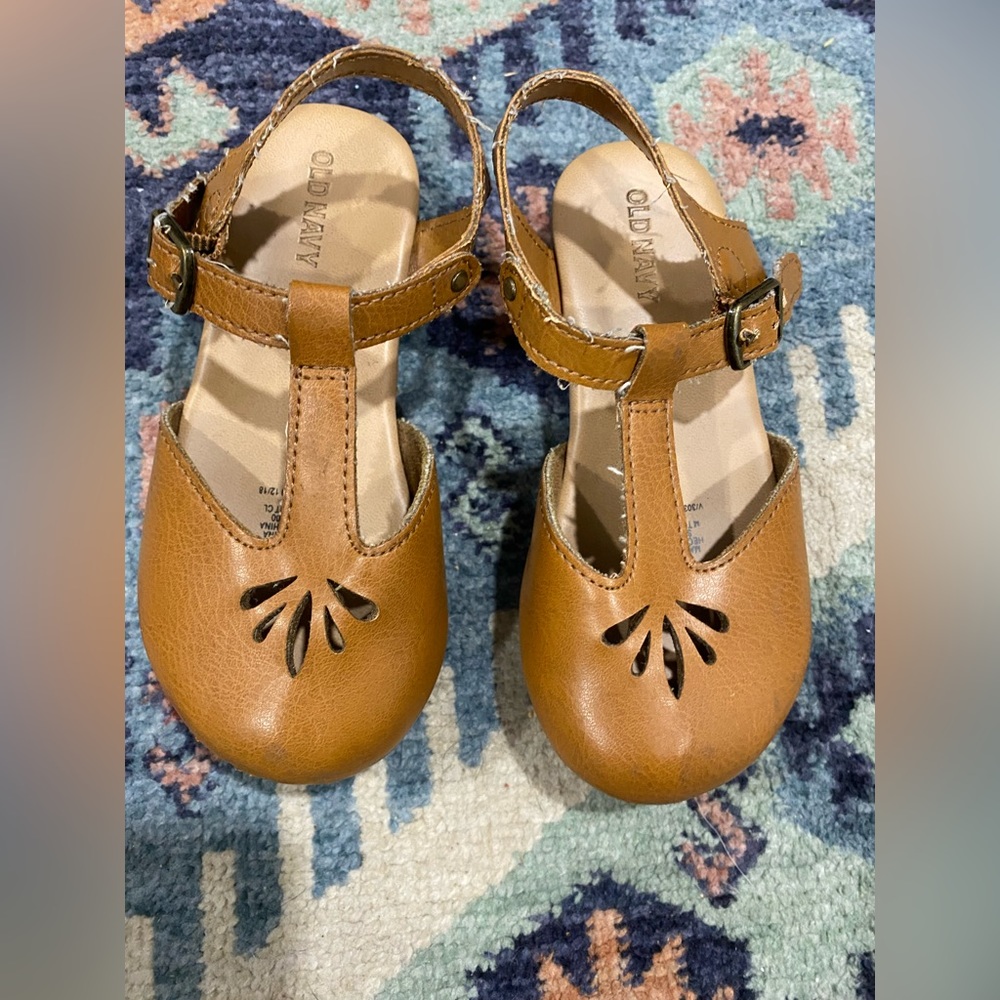 Old navy toddler mules/sandals for fall